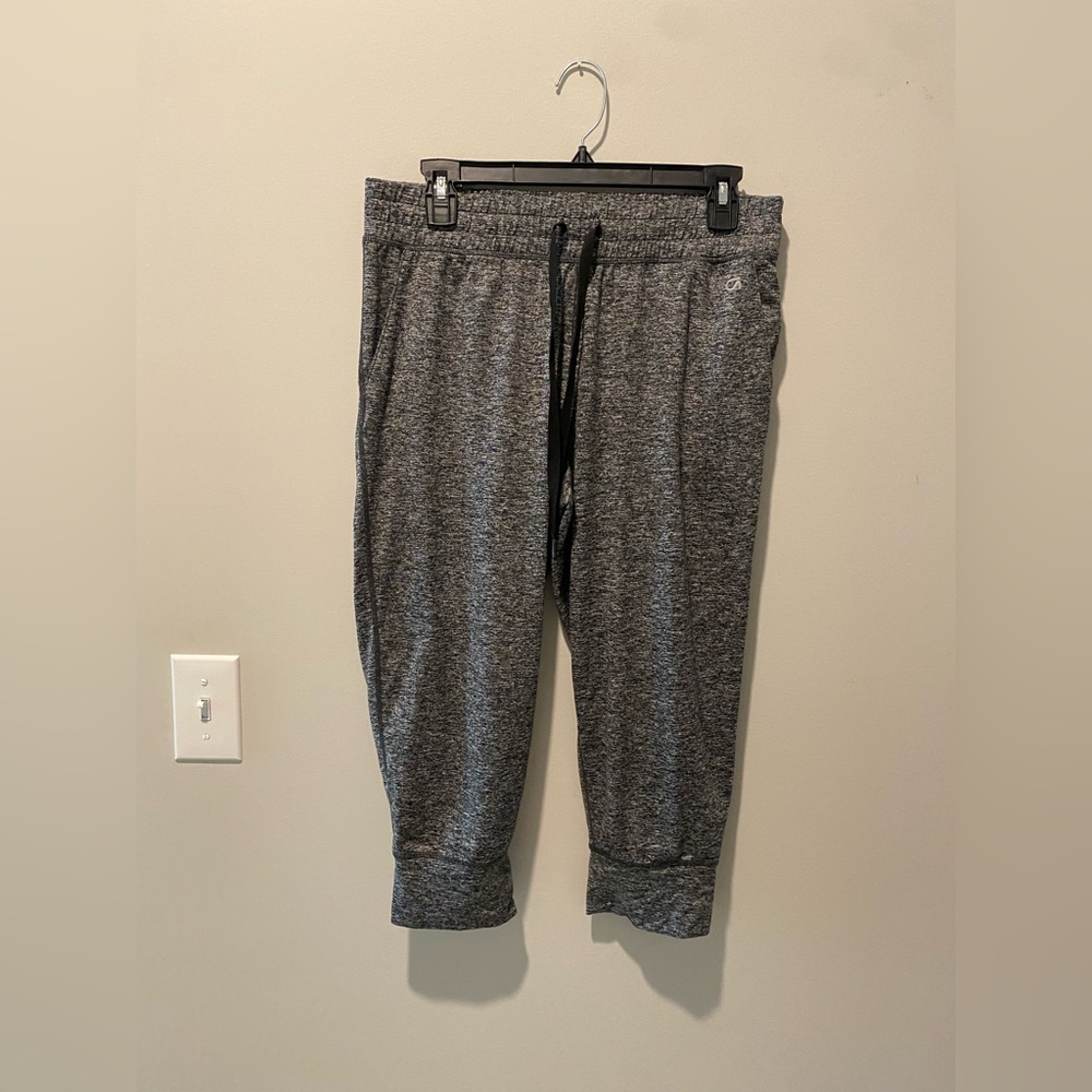 GapFit Cropped Joggers in Brushed Jersey - Size Medium (Petite)